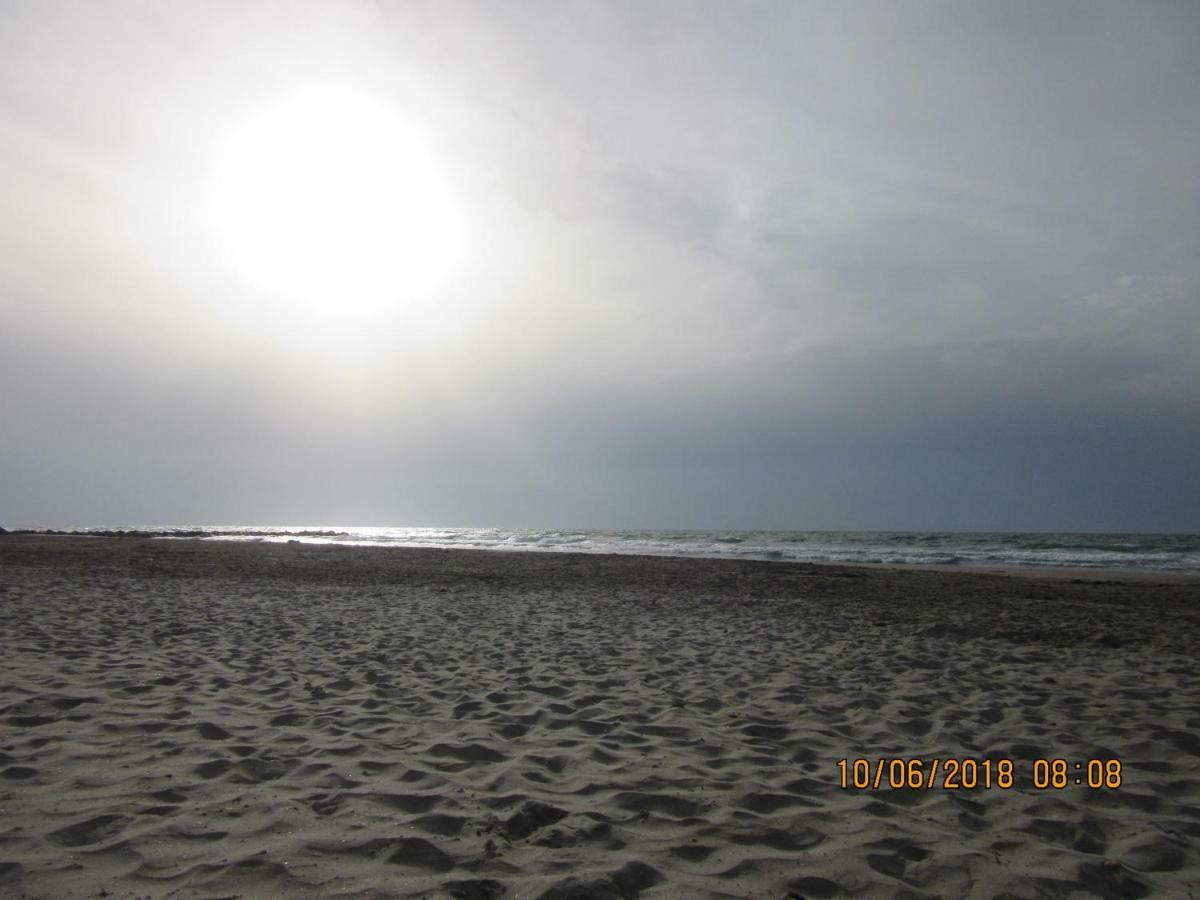 Les Cigales Hotel Vic la Gardiole Bagian luar foto